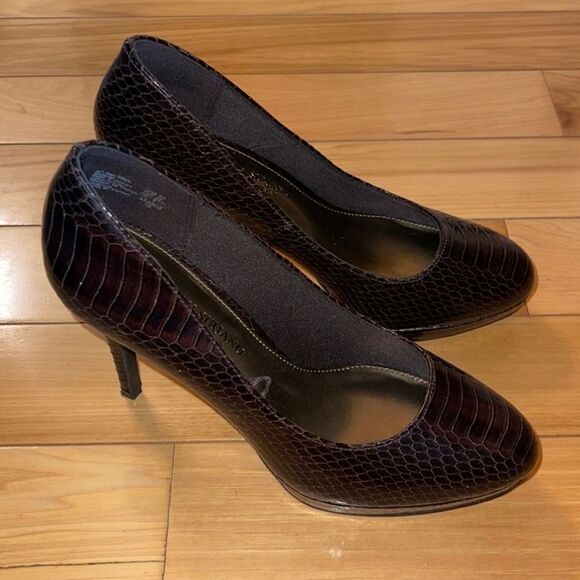 CHRISTIAN SIRIANO BROWN FAUX SNAKESKIN PUMP - Picture 1 of 15